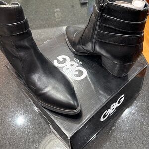 Guess boots. Brand new